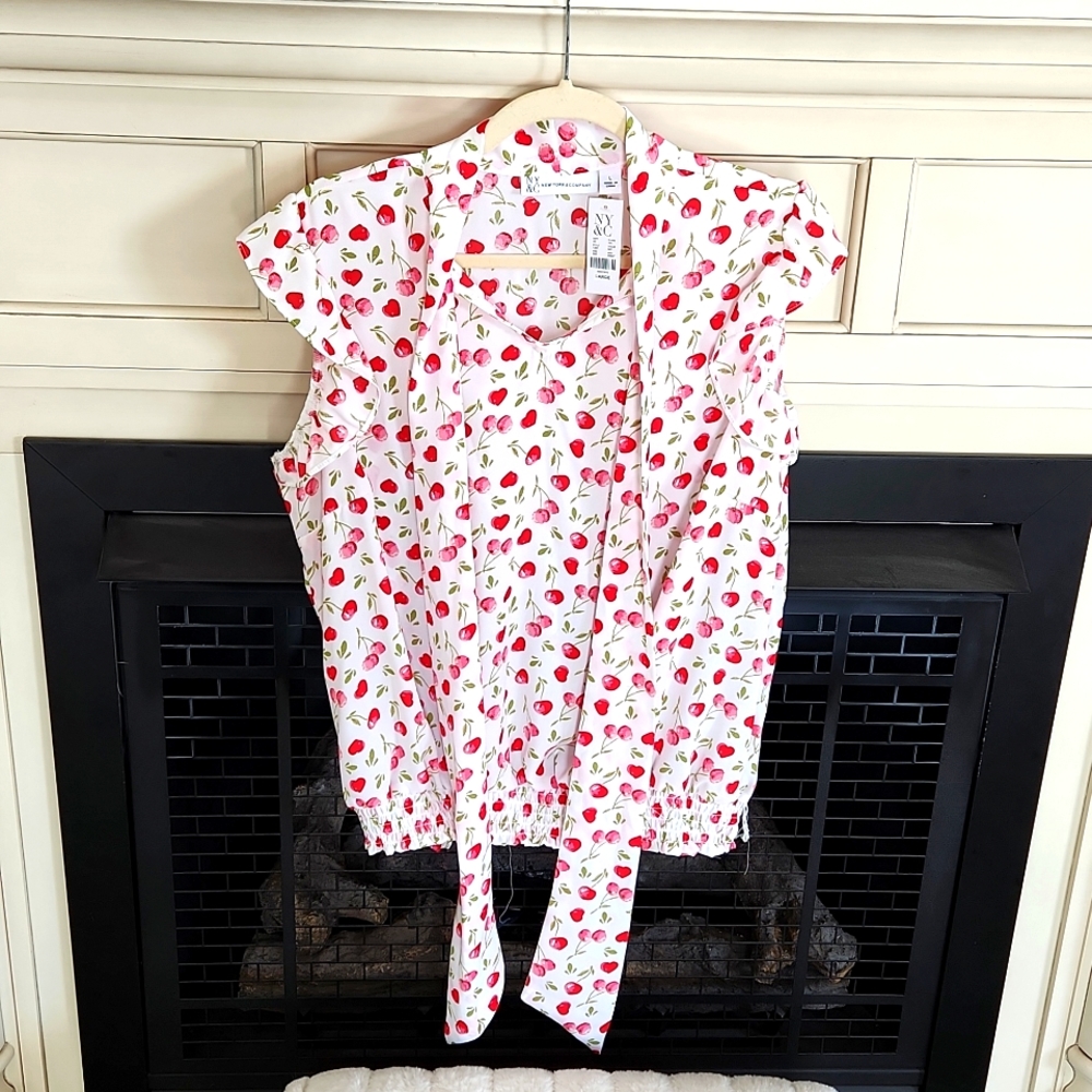 🍒Cherry and Heart Ruffle Blouse - Picture 4 of 6